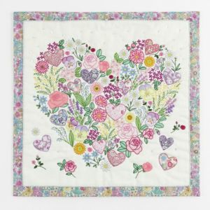 アップリケタペストリー＜ハート＆リボン＞ | リバティ 生地、編み物