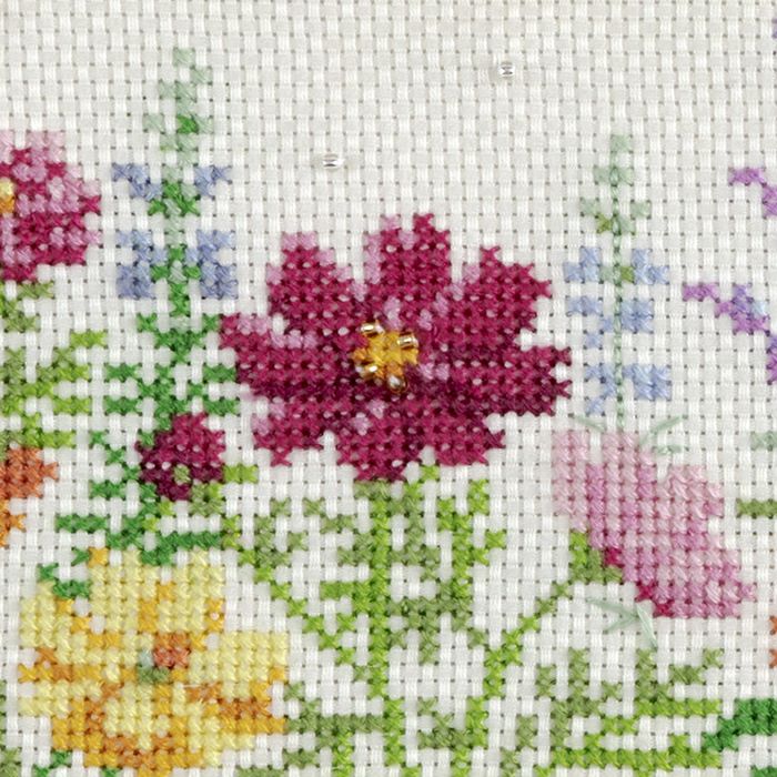 クロスステッチフレーム＜コスモスと秋の花＞ | リバティ 生地、編み物