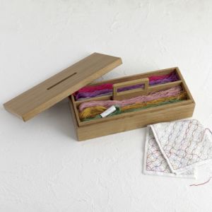 スライド式刺しゅう糸ボックス | リバティ 生地、編み物、刺繍、刺し子 