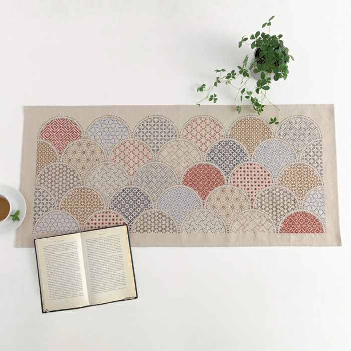 刺し子のテーブルセンター＜青海波＞ | リバティ 生地、編み物、刺繍 
