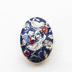 ペンダントブローチ <いちご泥棒>エナメル