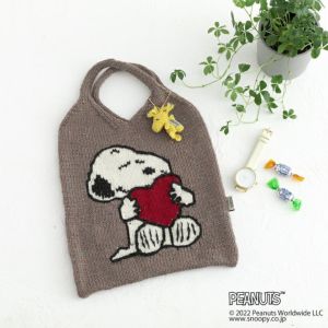 パンチニードルのマット＜スヌーピー＞ | リバティ 生地、編み物、刺繍