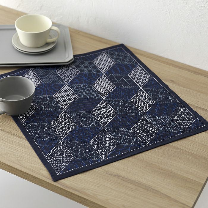 刺し子のテーブルセンター＜CUBE＞ | リバティ 生地、編み物、刺繍