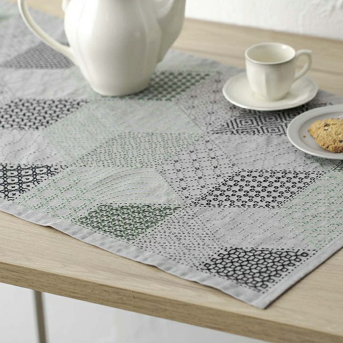 刺し子のテーブルセンター＜CUBE＞ | リバティ 生地、編み物、刺繍  