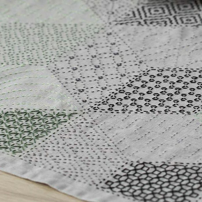 刺し子のテーブルセンター＜CUBE＞ | リバティ 生地、編み物、刺繍  