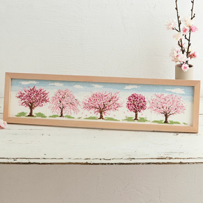 クロスステッチフレーム＜桜のある街＞ | リバティ 生地、編み物、刺繍