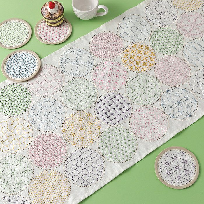 刺し子のテーブルセンター＜丸あわせ＞ | リバティ 生地、編み物、刺繍 
