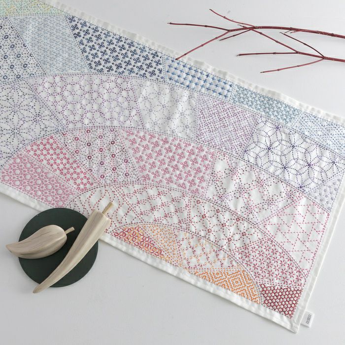 刺し子のテーブルセンター＜青海波＞ | リバティ 生地、編み物、刺繍