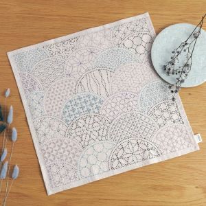 刺し子のサンプラークロス＜変わり青海波＞ | リバティ 生地、編み物