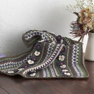 『カラフルブランケット〈ビオラ〉』ホビーラホビーレ〜手編み〜マルチカバー カラフルブランケット〈ビオラ〉』ホビーラホビーレ〜手編み〜マルチ