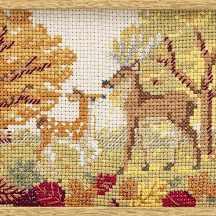 ▪️完成品　ホビーラホビーレクロスステッチフレーム　秋の森で 完成品】クロスステッチフレーム＜秋の森で＞ | リバティ 生地、編み物